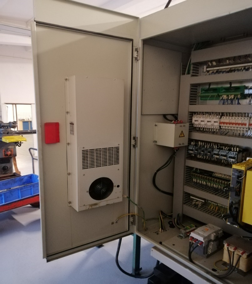 ЭЛЕКТРИЧЕСКИЙ ШКАФ С КОМПОНЕНТАМИ