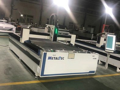 MetalTec 1530B оптоволоконный лазерный станок для резки металла