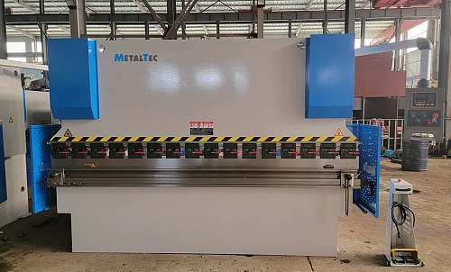 MetalTec HBM 125/3200M (E22, ручная компенсация прогиба, инвертор заднего упора) листогибочный гидравлический пресс